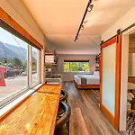 Crash Hotel Squamish
