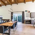 Large Modern Home In Squamish