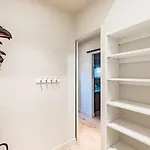 Large Modern Home In Squamish
