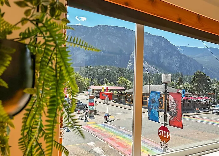 Crash Hotel Squamish