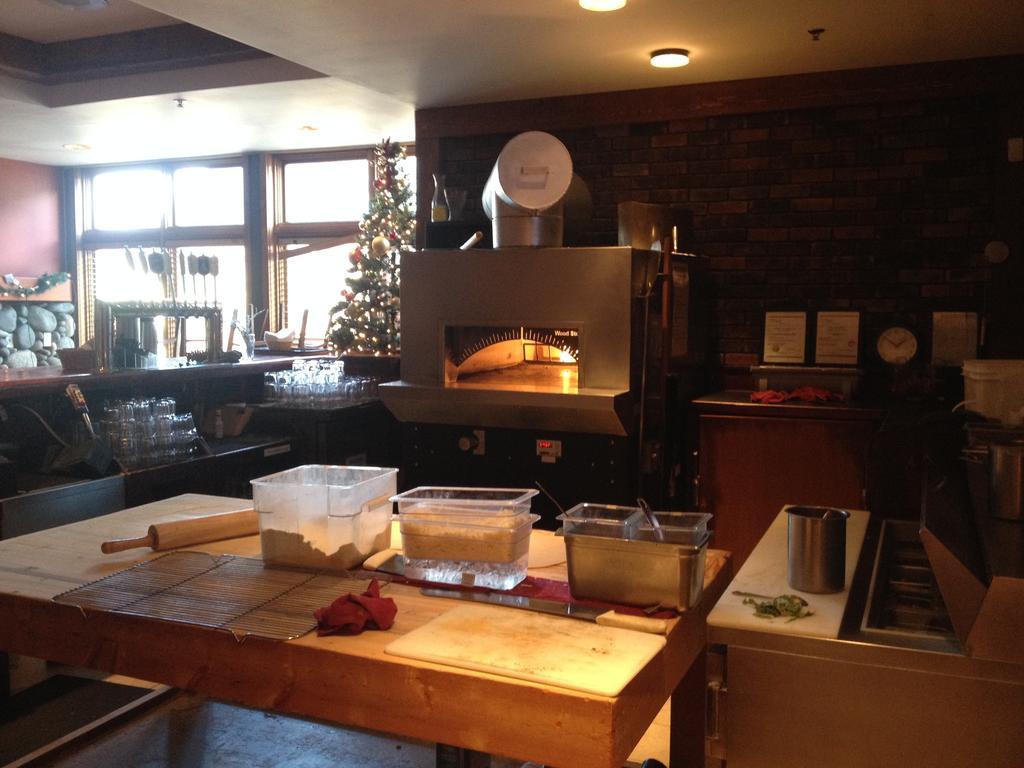 Inn Howe Sound & Brewing Company Squamish