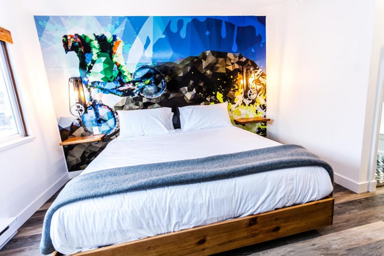 Crash Hotel