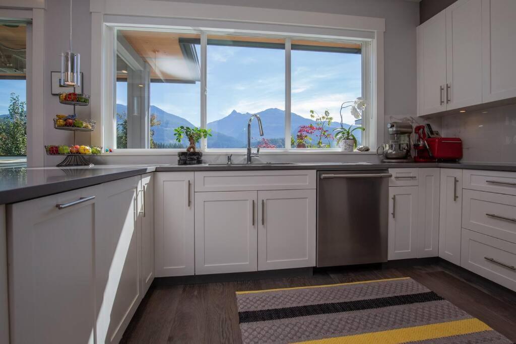 Mountain Serenity Meets Luxury Squamish