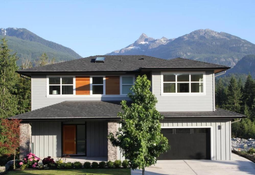 Mountain Serenity Meets Luxury * Squamish