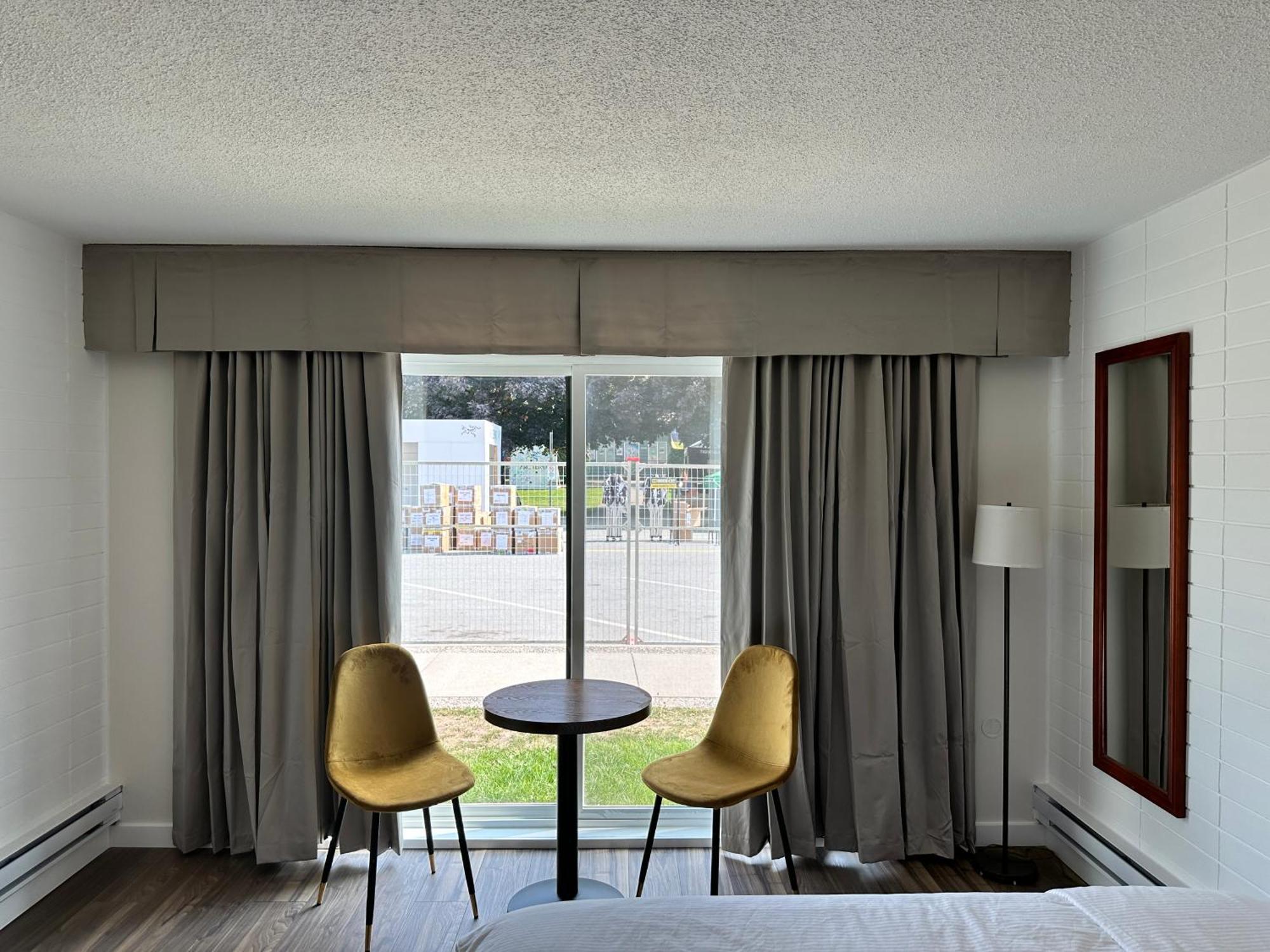 August Jack Inn Motel Squamish
