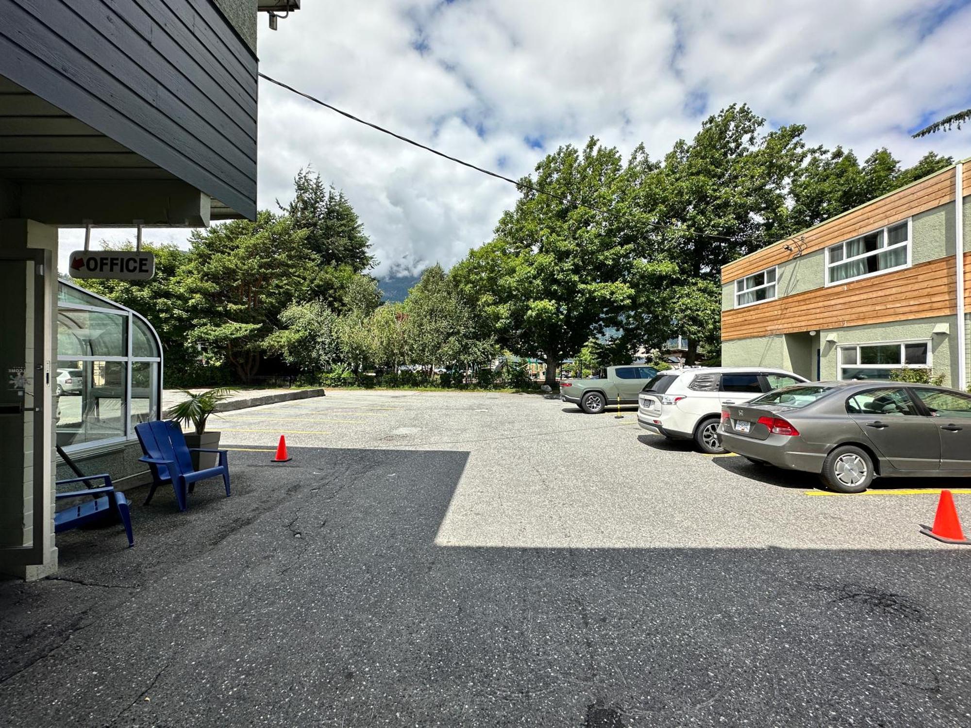 August Jack Inn Motel