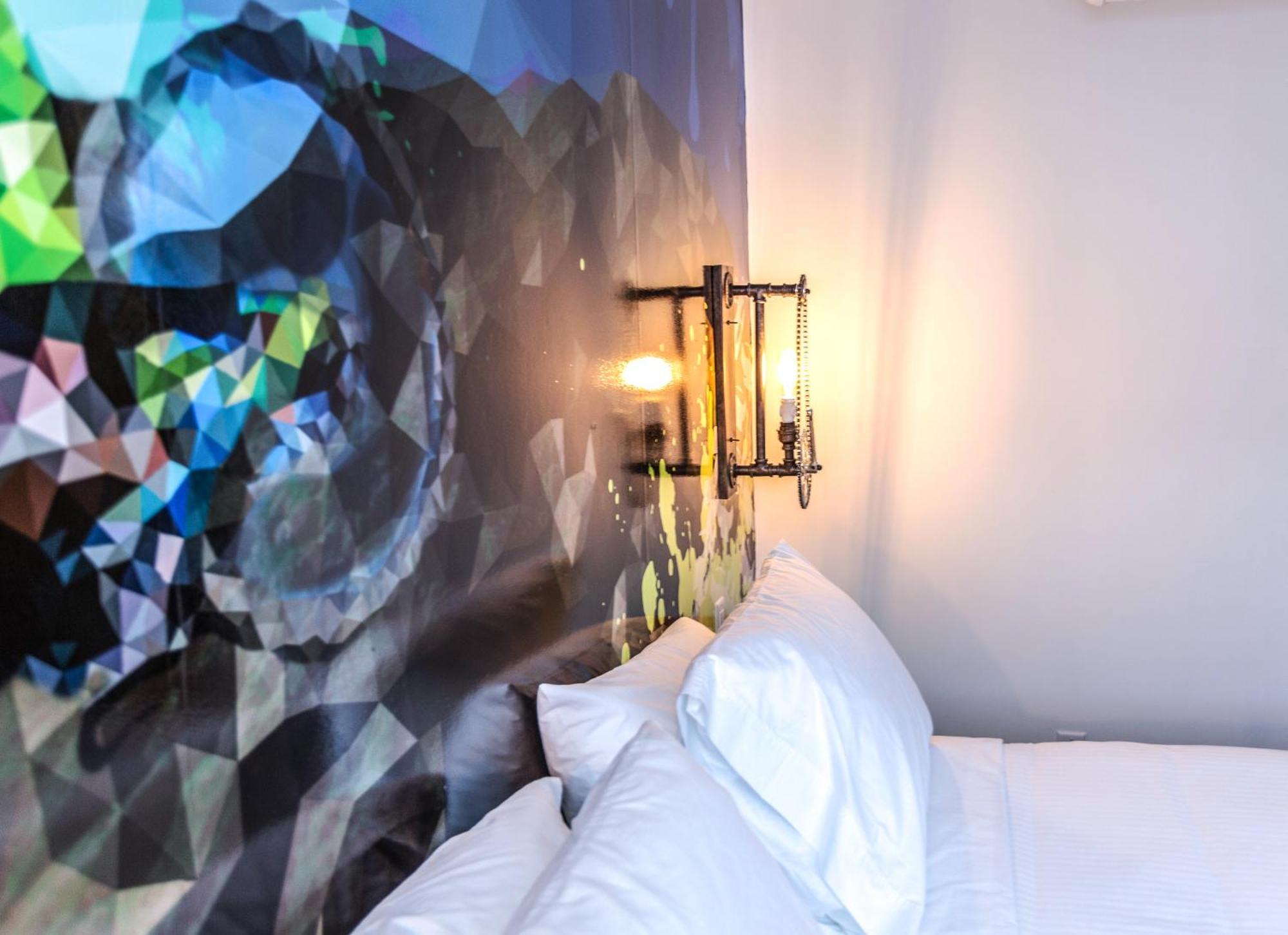 Hotel Crash 3*