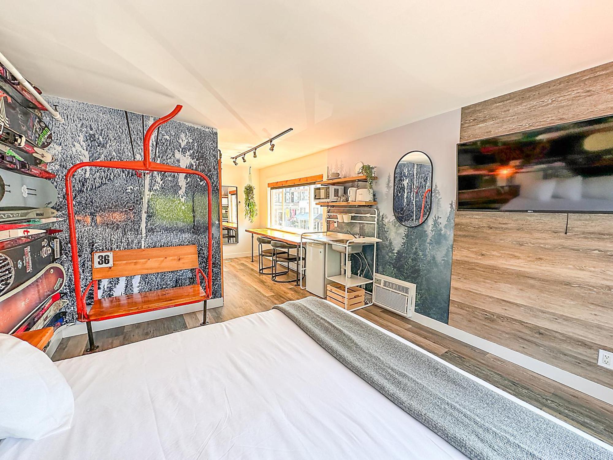 Crash Hotel Squamish
