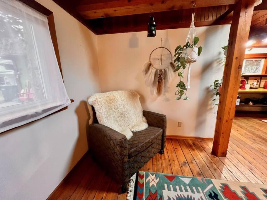 Nostalgic Downtown Boatbuilder's Cabin - Licensed Holiday home *