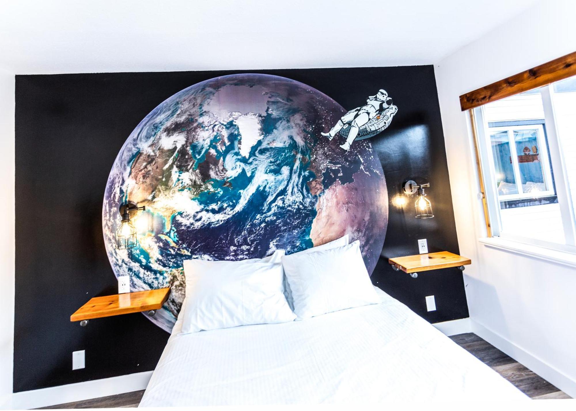 Crash Hotel 3*