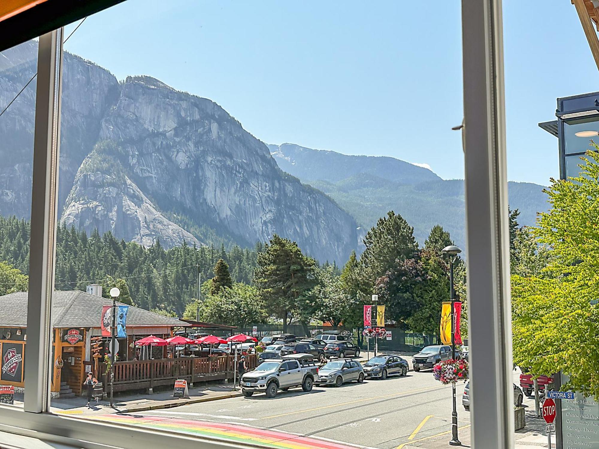 Crash Hotel Squamish