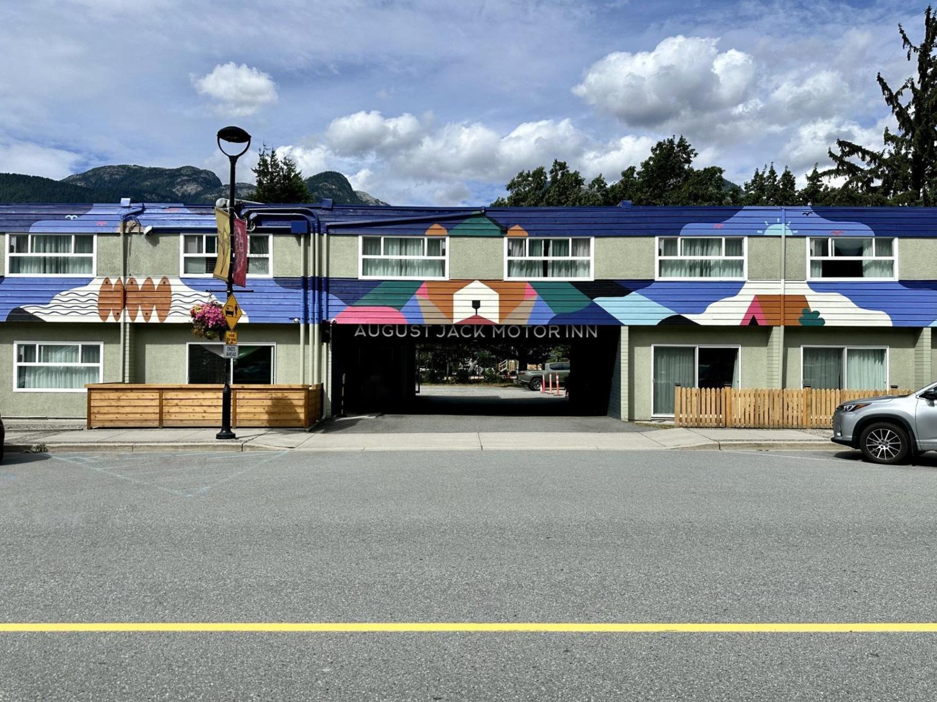 August Jack Inn Motel Squamish