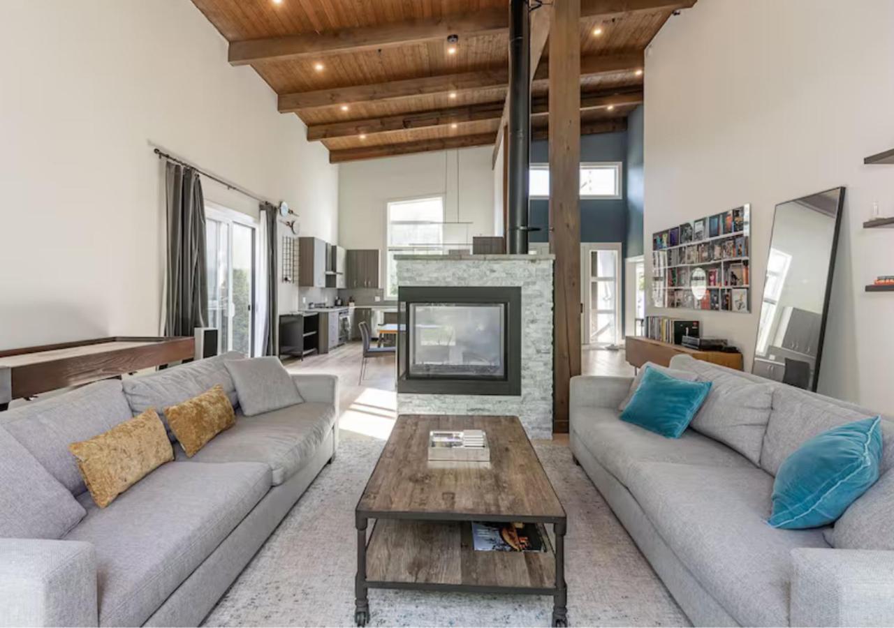Large Modern In Holiday home *