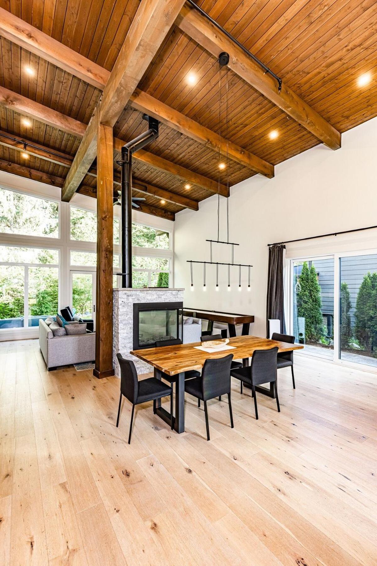 Large Modern In Holiday home *