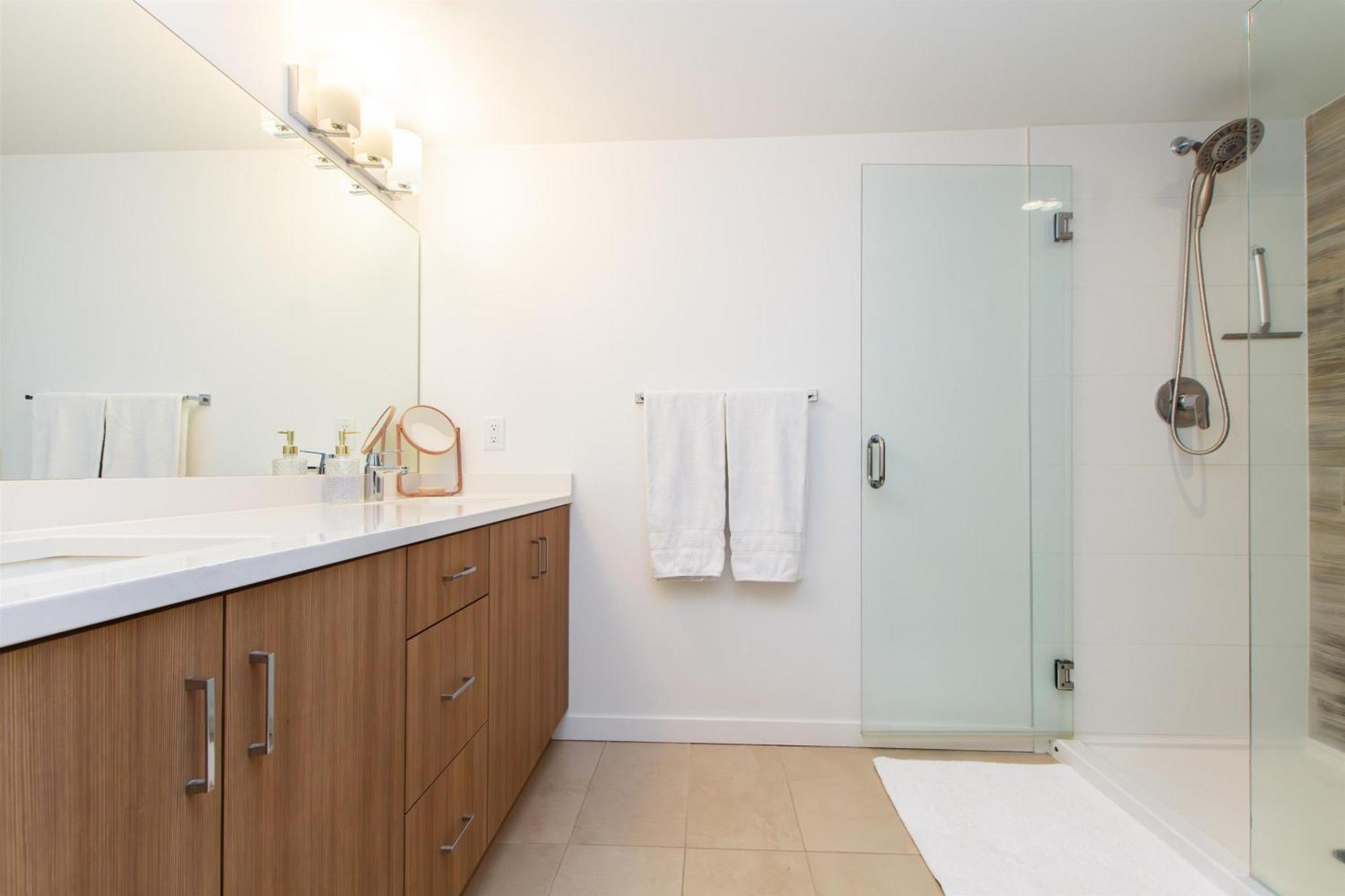 Stylish Three Bedroom Townhome Holiday home