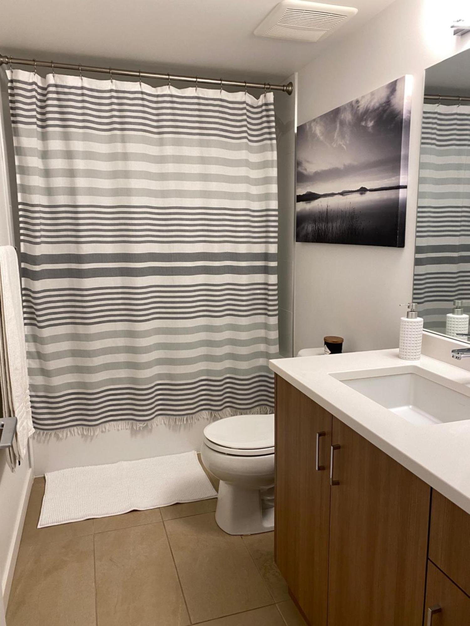 Stylish Three Bedroom Townhome Holiday home
