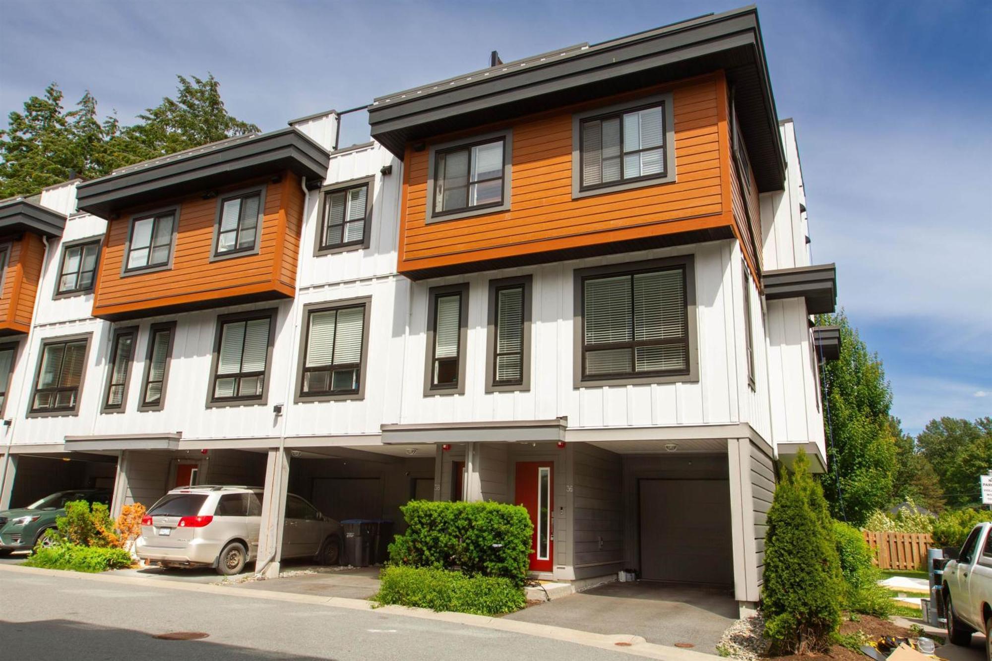 Stylish Three Bedroom Townhome Holiday home Squamish