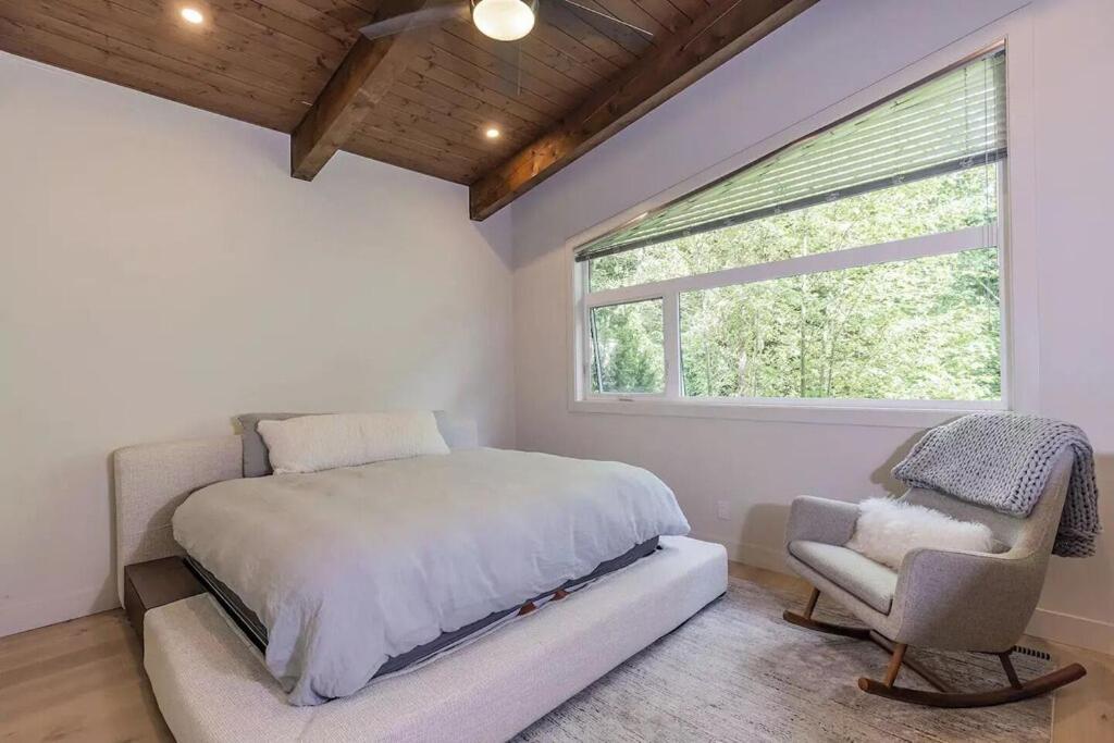 Large Modern In Holiday home *