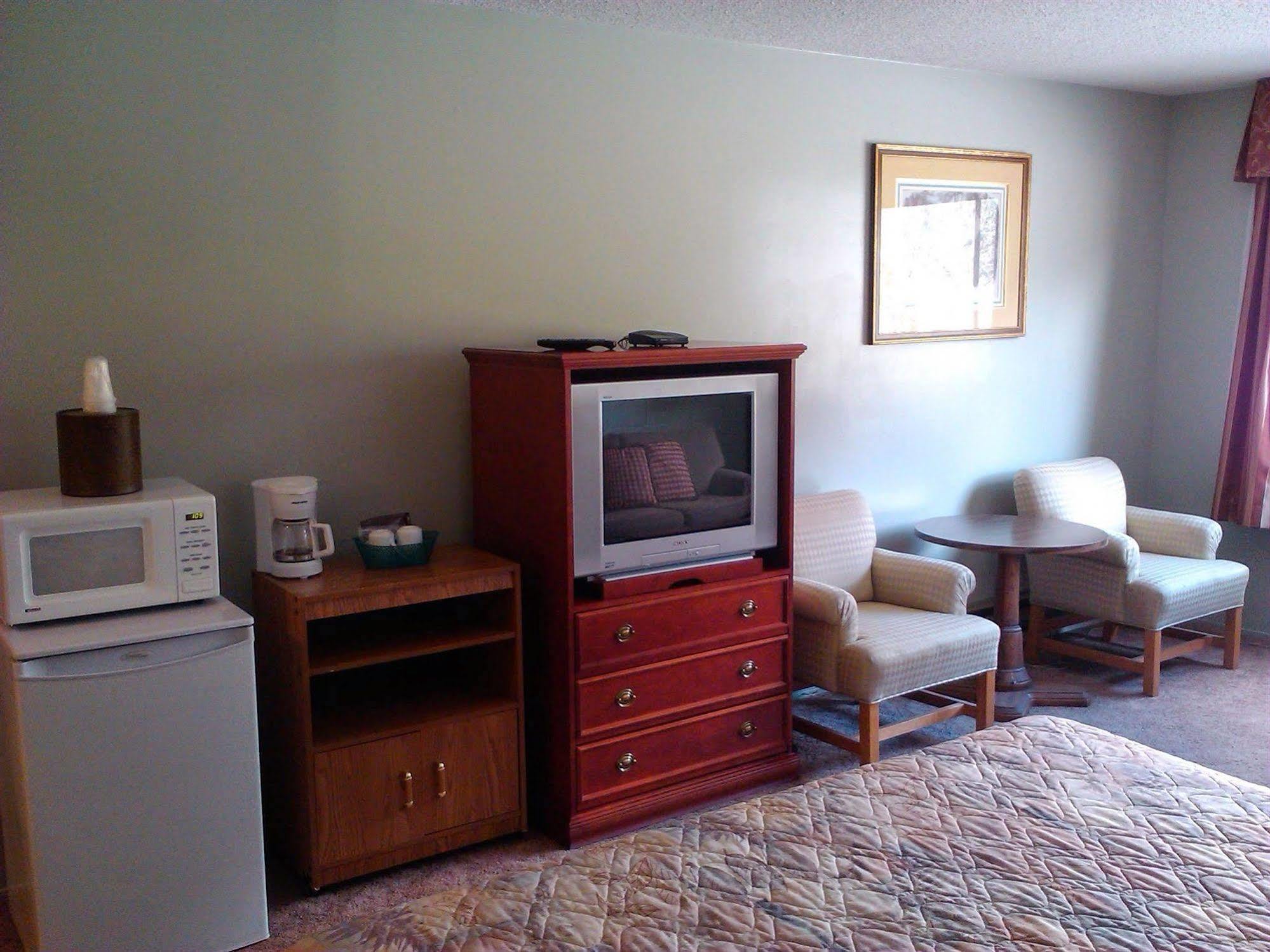 August Jack Inn Motel Squamish