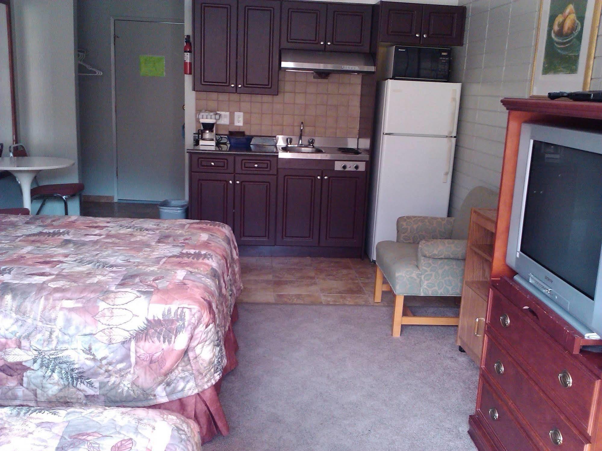 August Jack Inn 2*