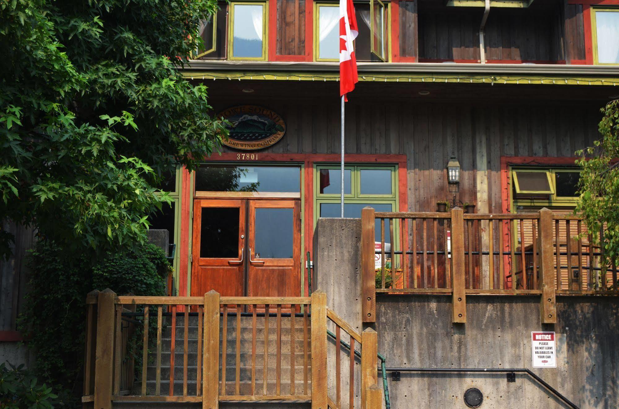 Howe Sound & Brewing Company Inn 3*