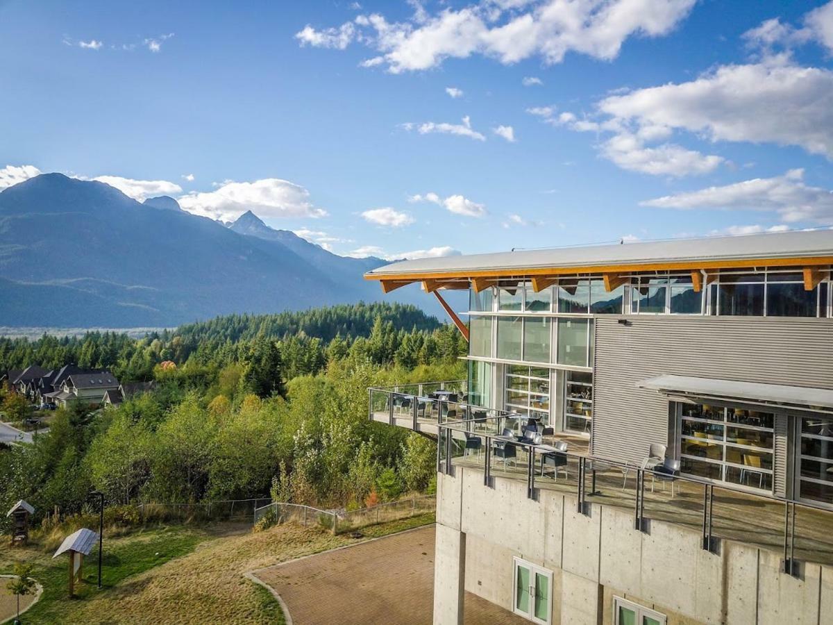 Hostel Residences At Quest University