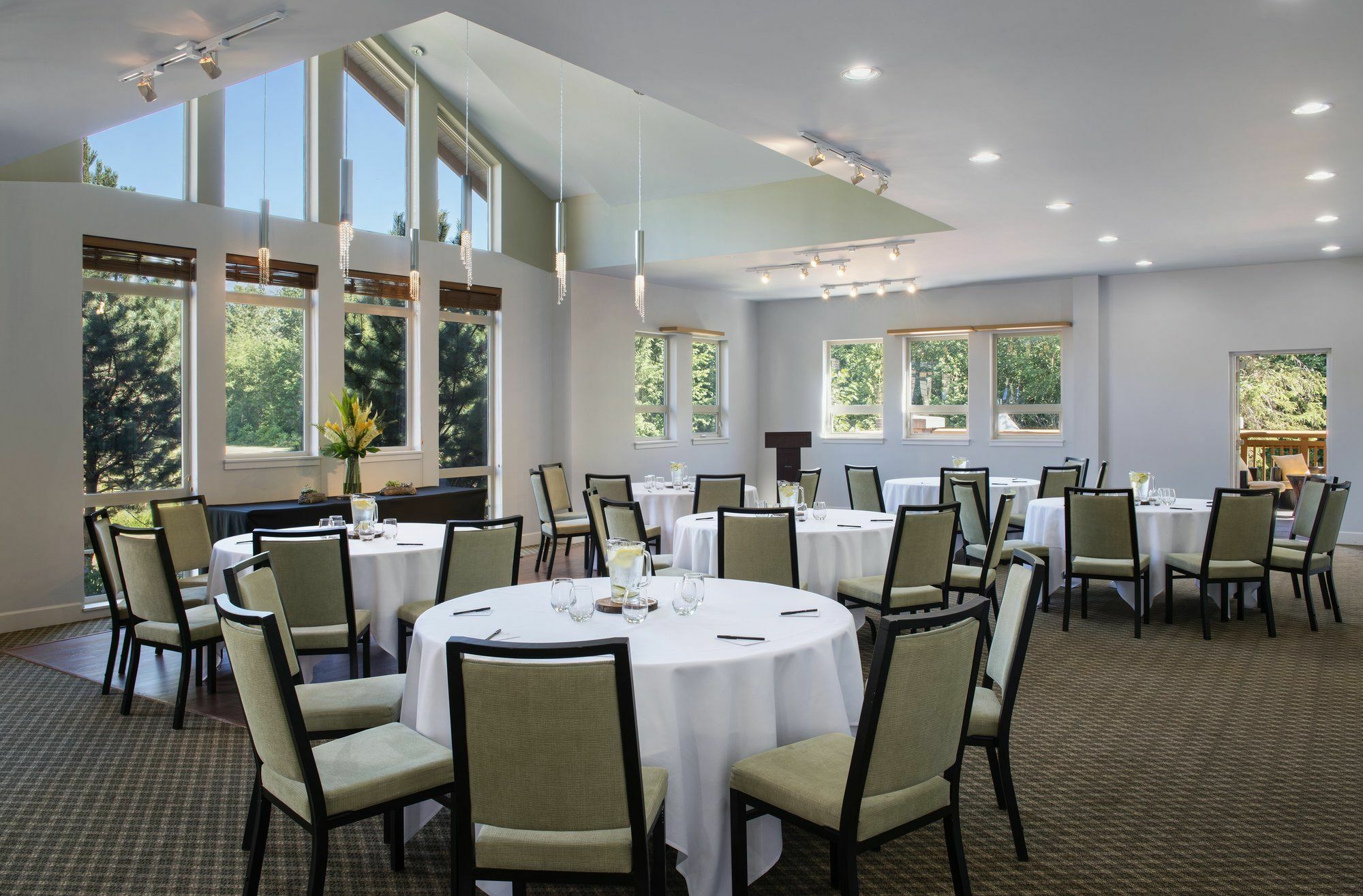 Executive And Resort, Squamish