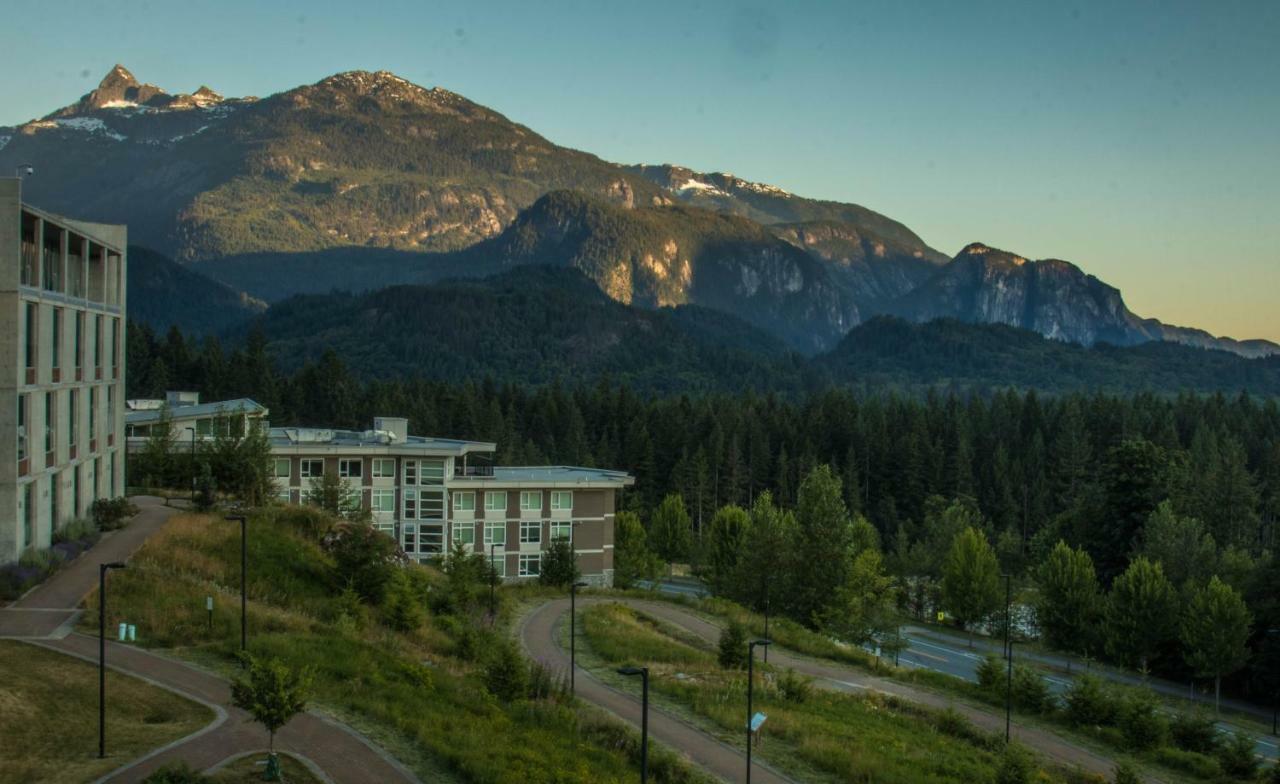 Residences At Quest University Hostel *
